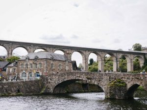 Le Vieux Pont à Dinan, ville en Bretagne