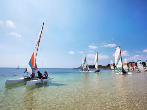 Bateau à voile pour une visite du Morbihan